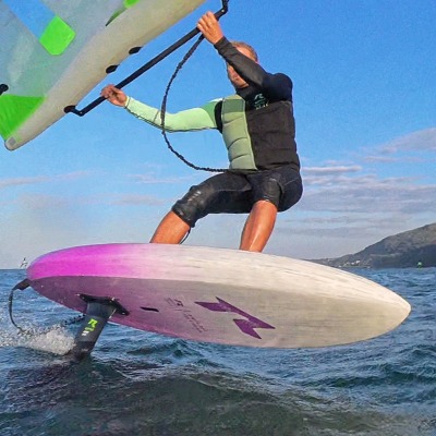 Il boma non cambia solo la presa. Cambia il modo in cui il Bora Boom si muove con te.